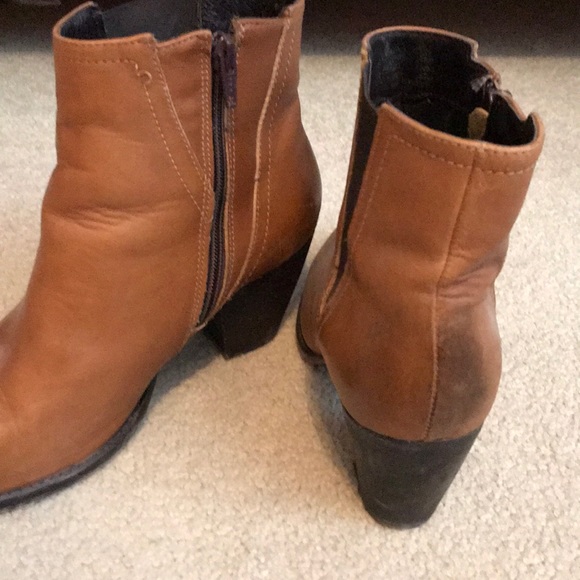 Brown leather booties - Picture 2 of 2